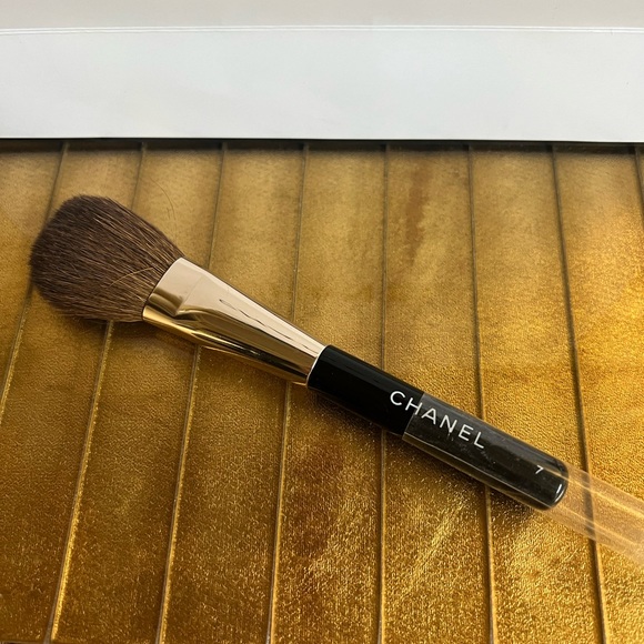 New Chanel makeup brush #7 - Picture 2 of 7